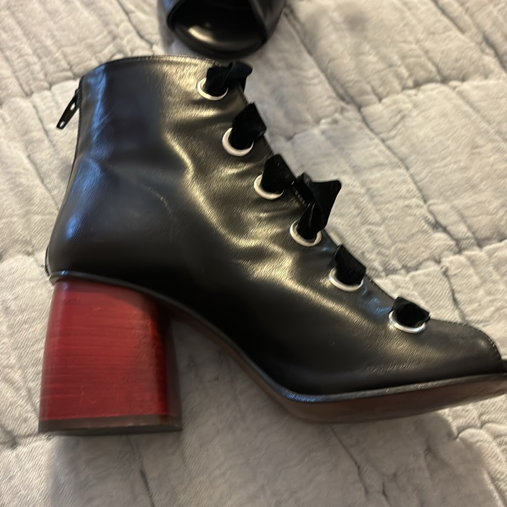 Axel brand peep toe bootie size 6 - Picture 4 of 7